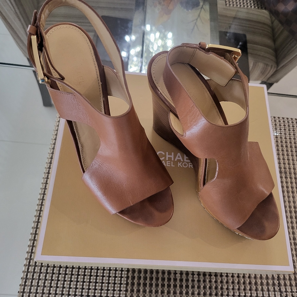 MK leather wedge sz 6.5